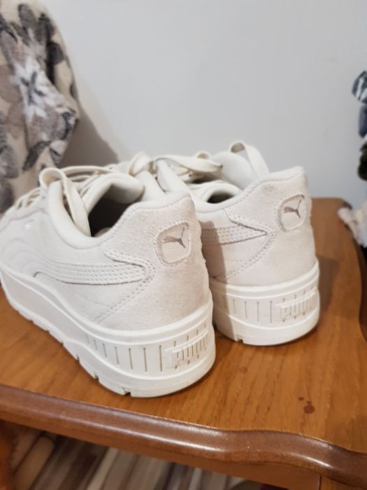 Бежови маратонки