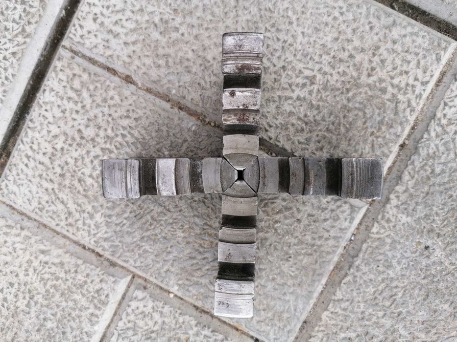 обратни челюсти за струг