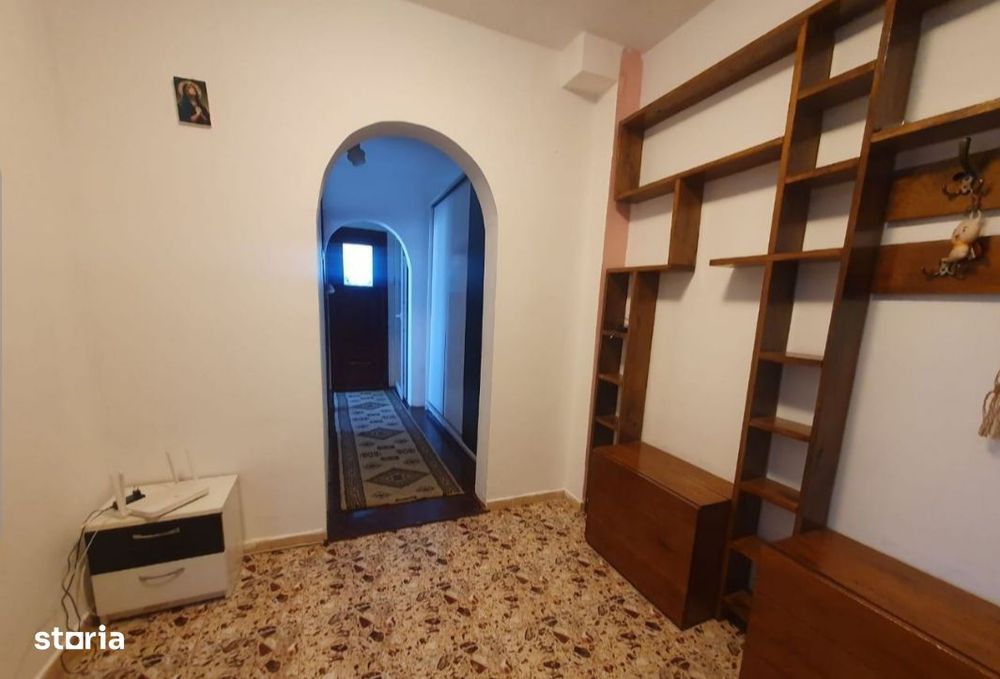 Pers. fizică, vând apartament 3 camere in zona  Profi Canta