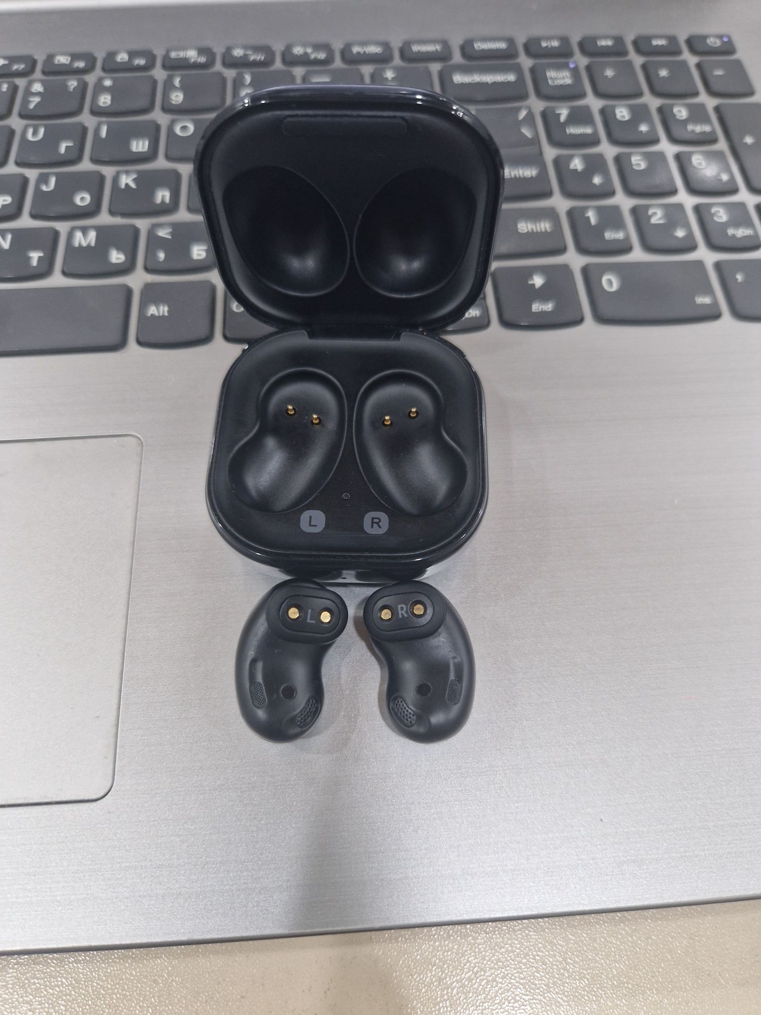 Galaxy buds live