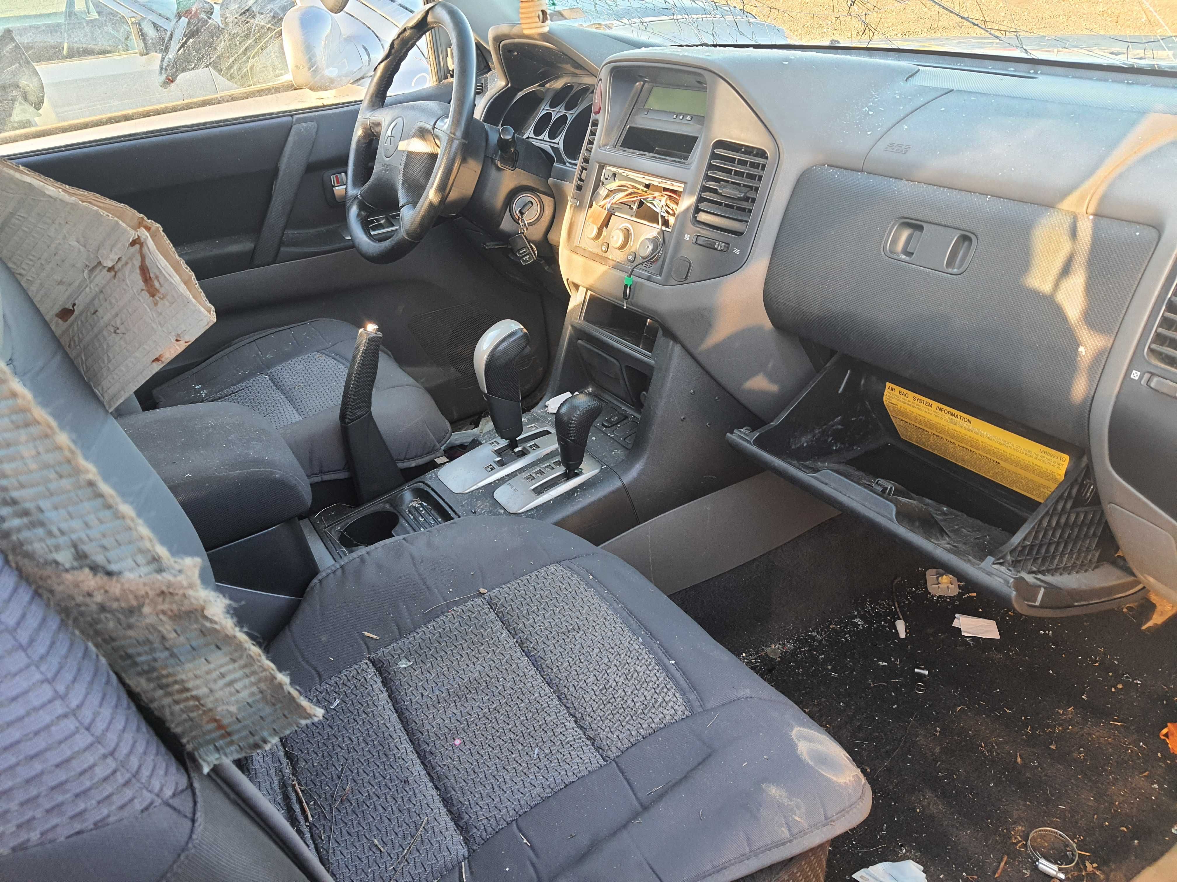 На части! Mitsubishi Pajero 3.2 DI-D