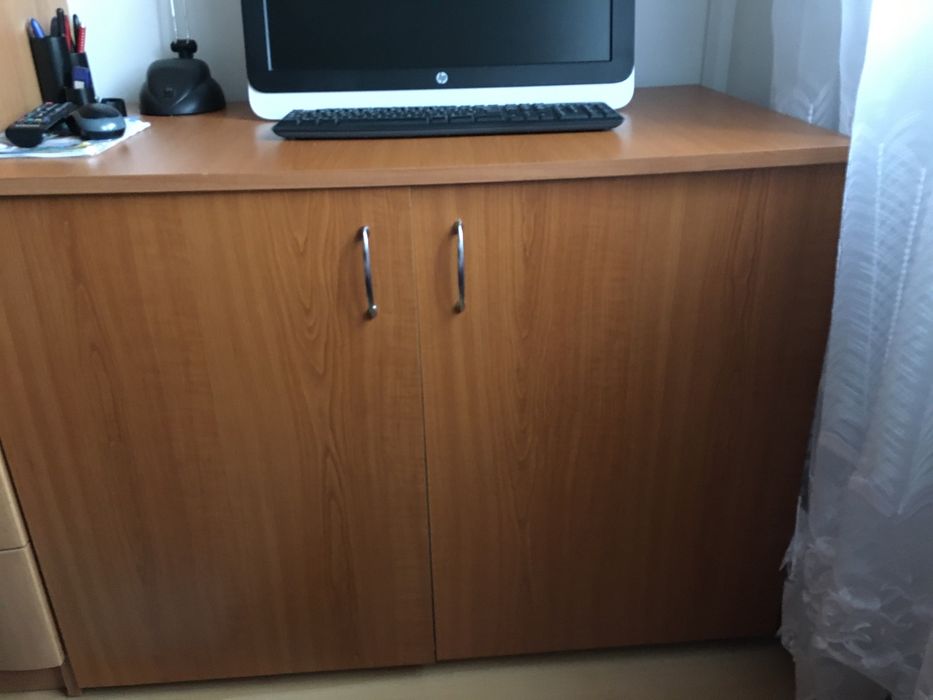 Comoda dormitor culoare cires