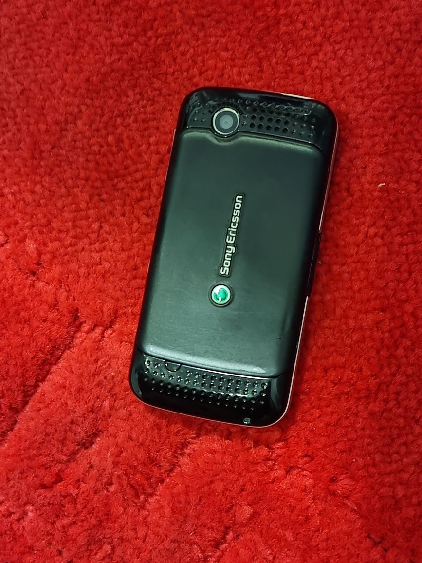 Telefon Sony Ericsson Slide cu încărcător original