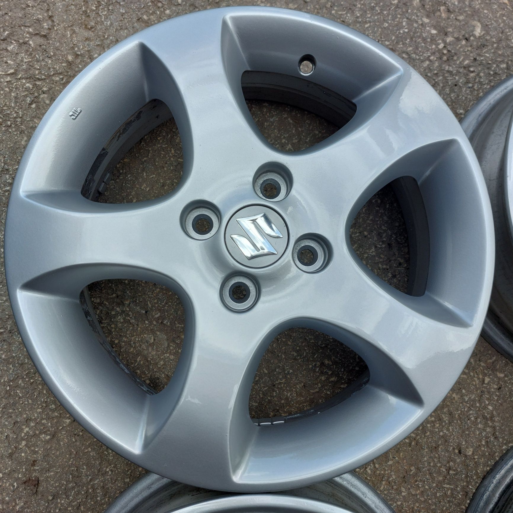 Лети(алуминиеви)джанти 15" Suzuki suift,Nisan, Mazda, Toyota.