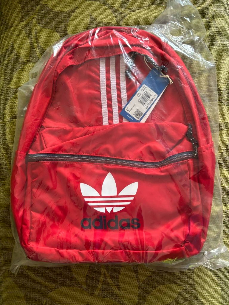 Раница тънка Hummel и нови раници на Adidas