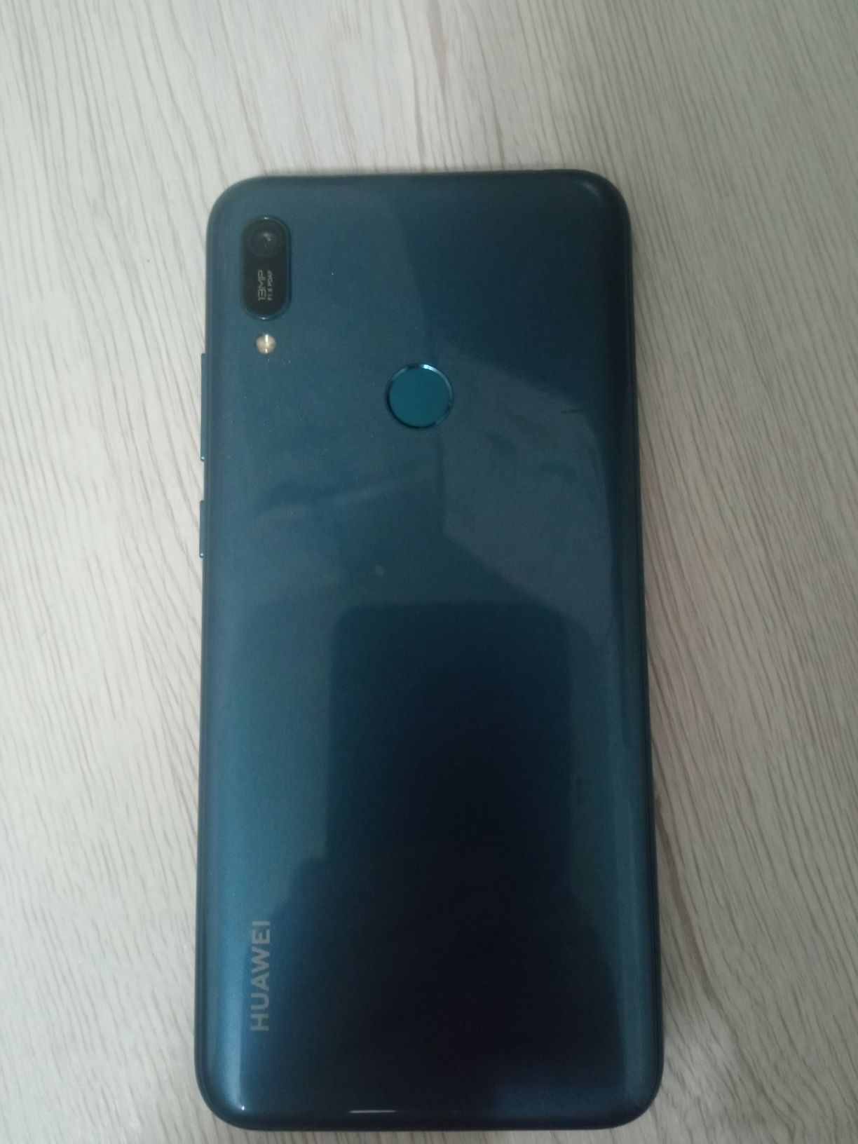 Huawei Y6 на 32гб