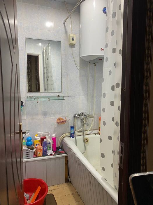 Срочно 2 хонали квартира сотилади