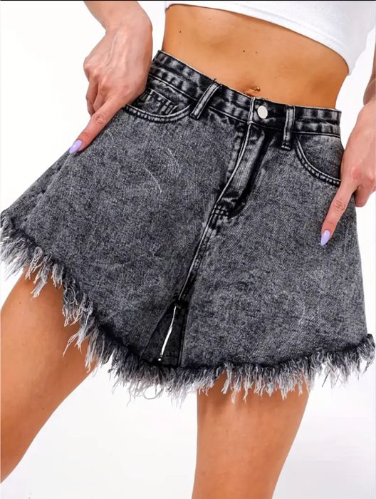 Pantaloni scurti marimea M(38)