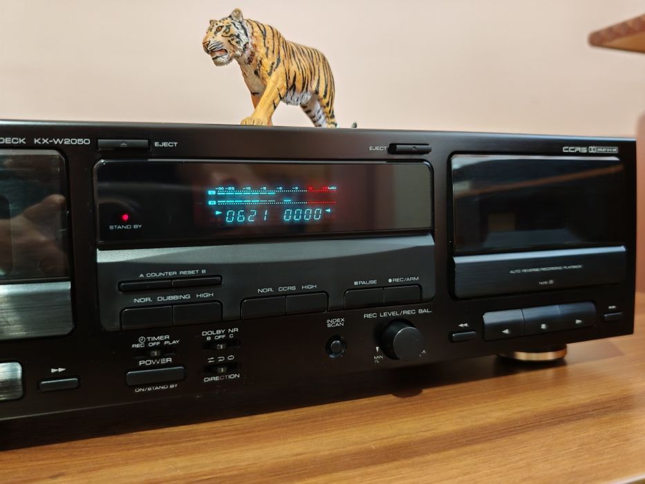 Kenwood KX-2050. Deck superb. Autoreverse. Estetică de raft. Preț fix.