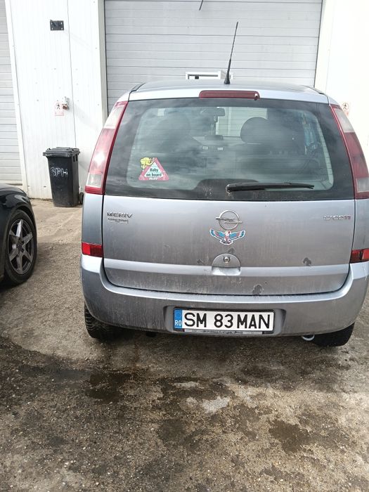 Vind sau schib Opel meriva din 2004 dizal merge foarte bine