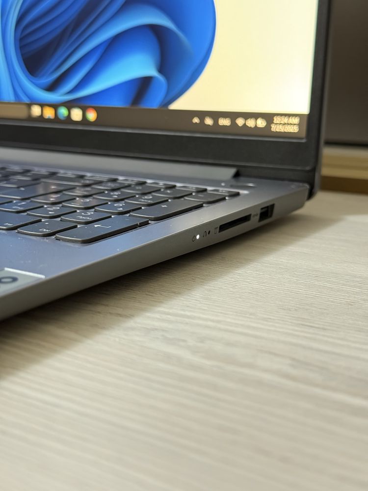 Ноутбук новый Lenovo