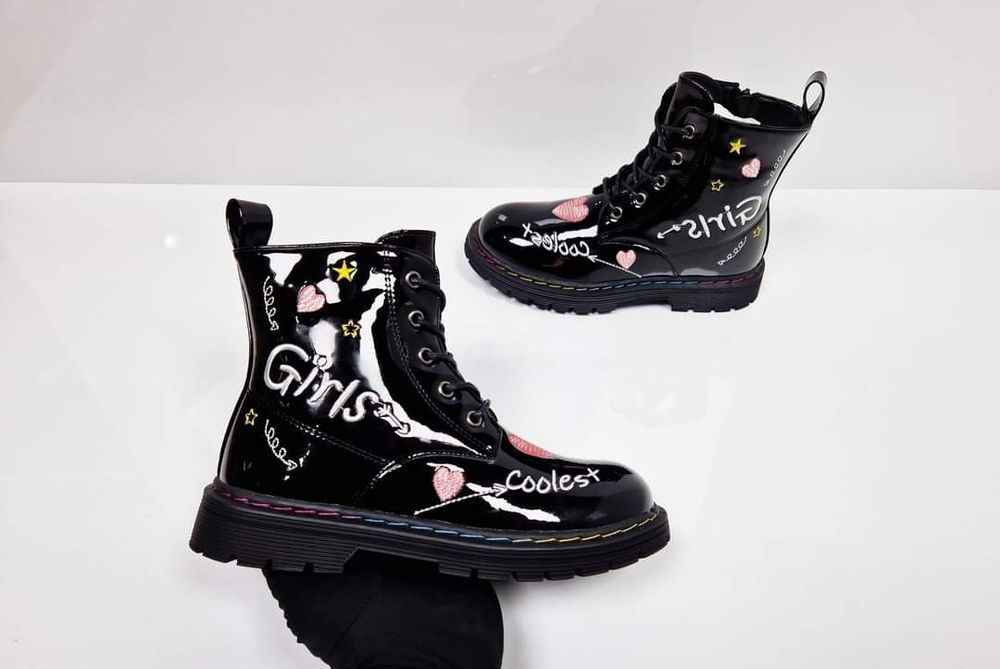 Детски лачени боти