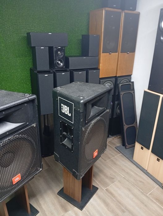 Професионални тонколони 15-ки JBL MR-825