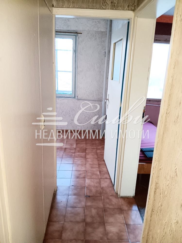 Продава се Двустаен апартамент в Шумен, Добруджански - 61 кв.м за 1271 €/кв.м - Снимка #4