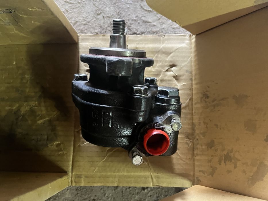 Рулевой насос тлк 100 (дизель), в хорошем рабочем состоянии оригинал