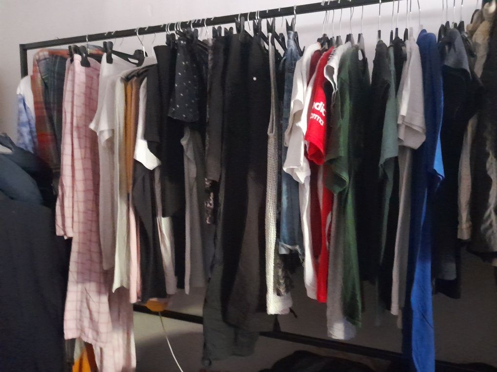 Haine noi de la H&M,și second-hand