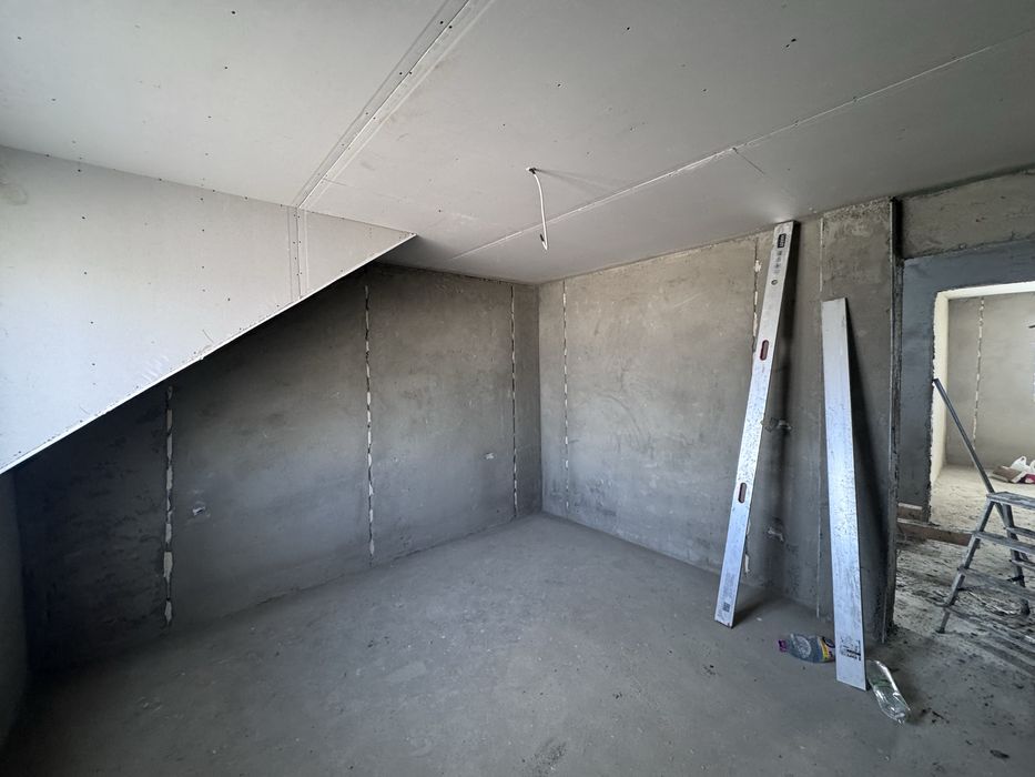 Tencuieli mecanizate interior – exterior