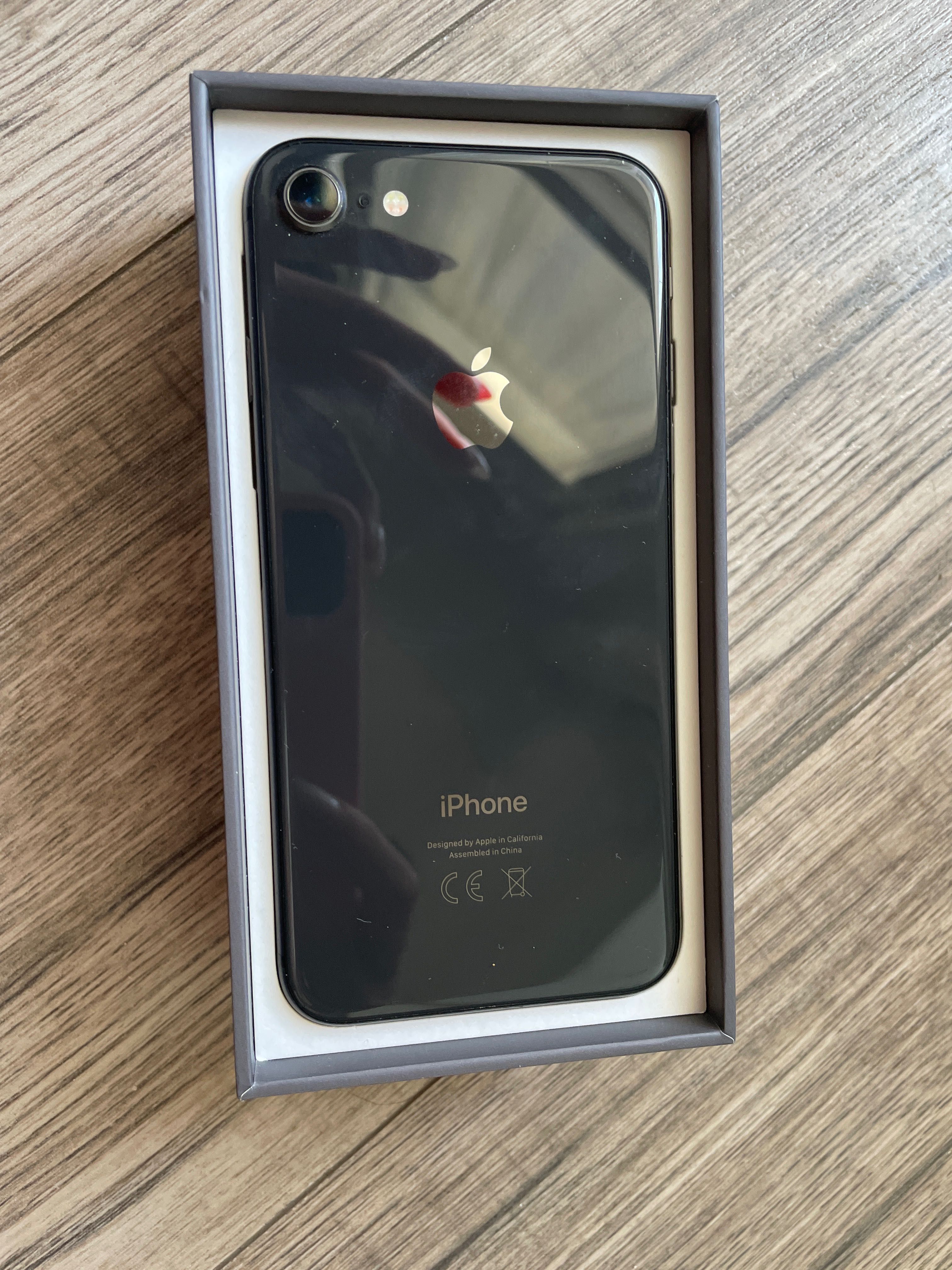 iPhone 8, черен , 64GB