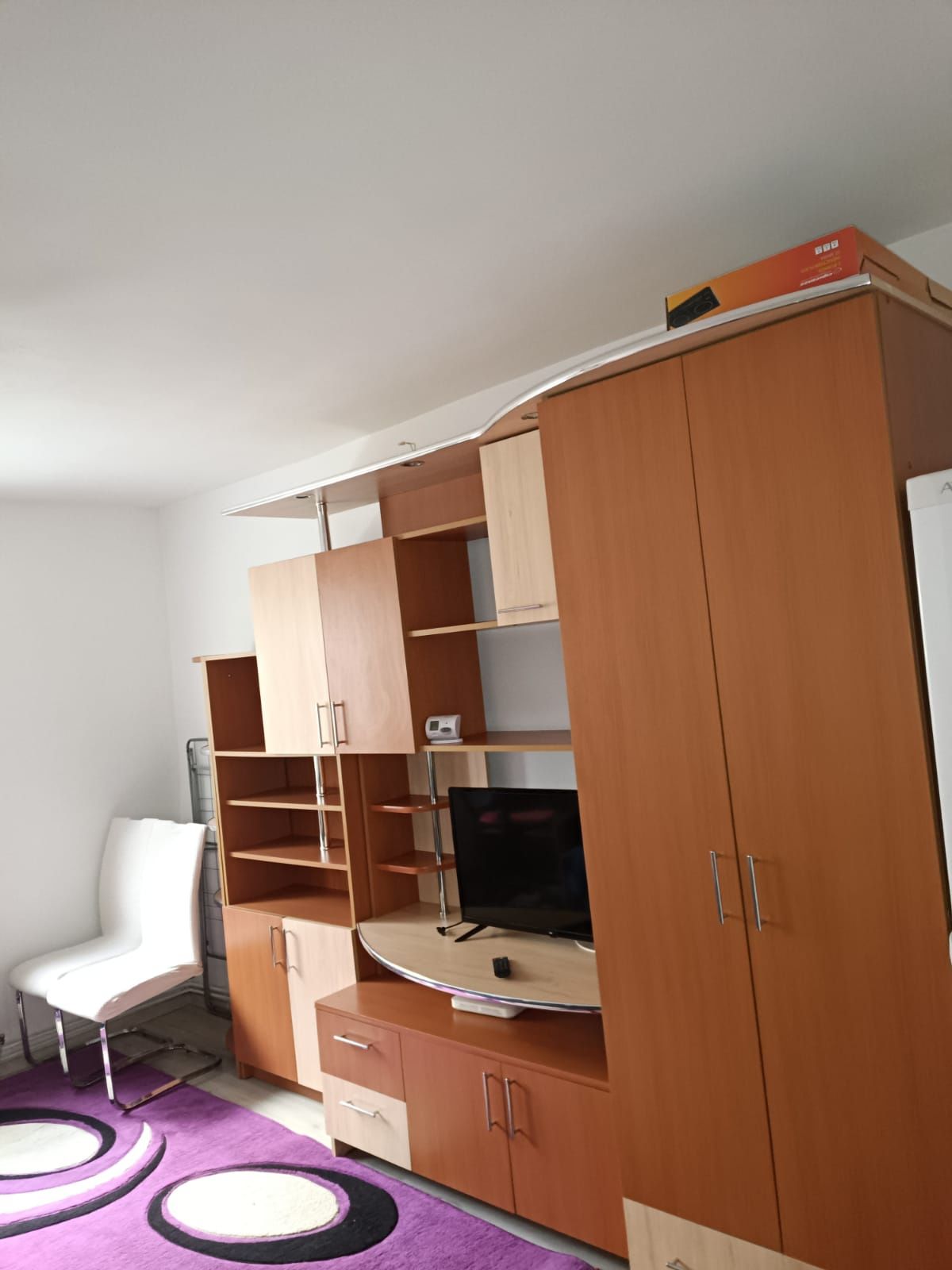 Închiriez cameră de 24 m²