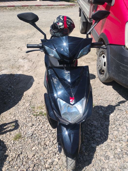 Dau la schimb scuter electric cu unul pe  benzină