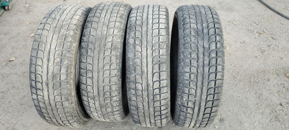 Продам резину комплект 215/70/16 зима
