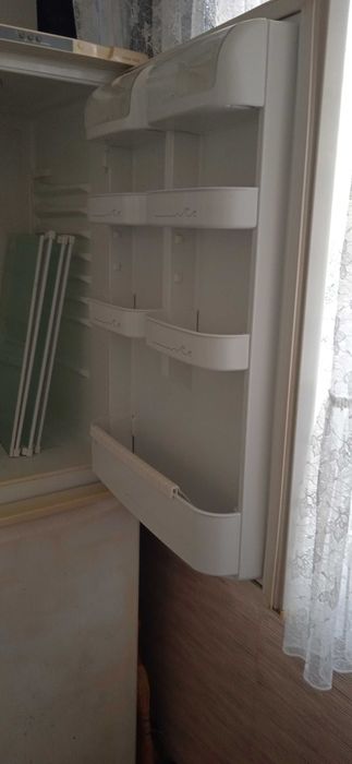 Продавам хладилник веко  ноуфрост