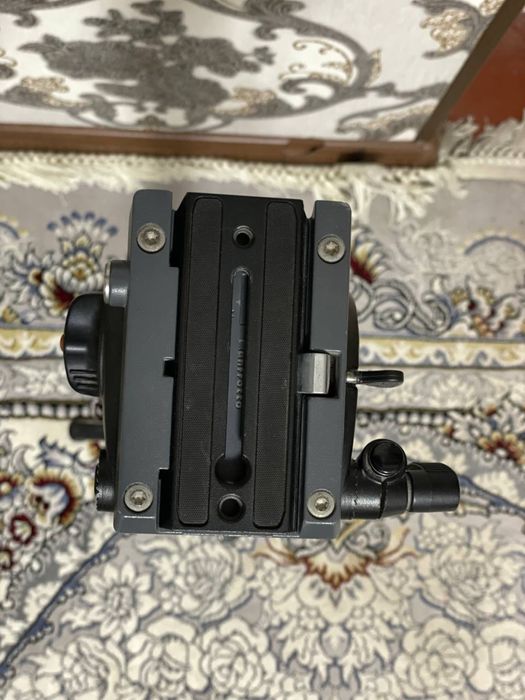 Manfrotto sotiladi