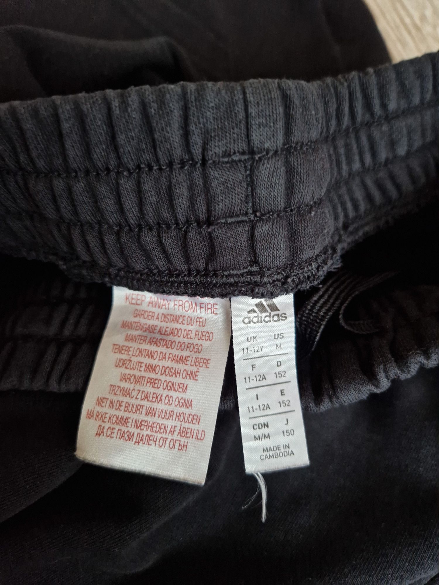Адидас Adidas анцуг 152см и маратонки 39 1/3