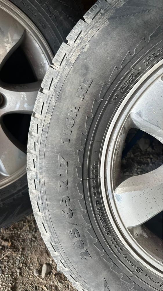 Продам шины с дисками зимние 4 штук