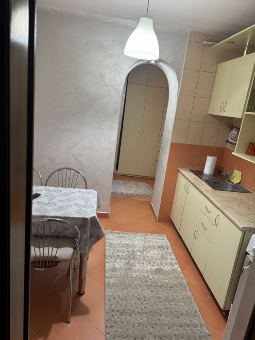 Inchiriez apartament 2 camere decomandat cu centrala ! Perioada lunga