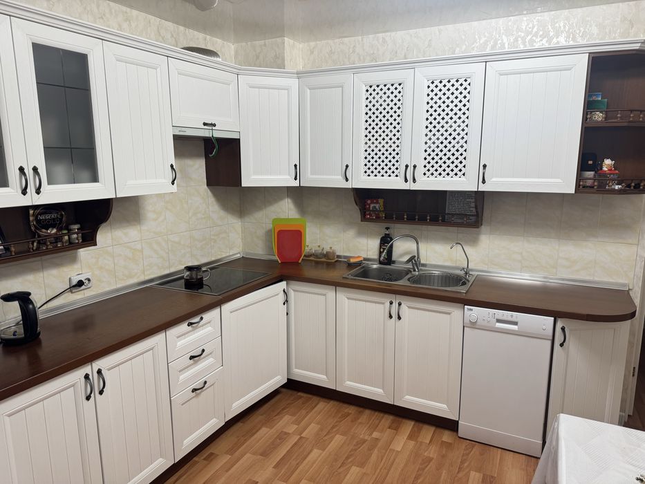 Продам кухонный гарнитур 180*260см.