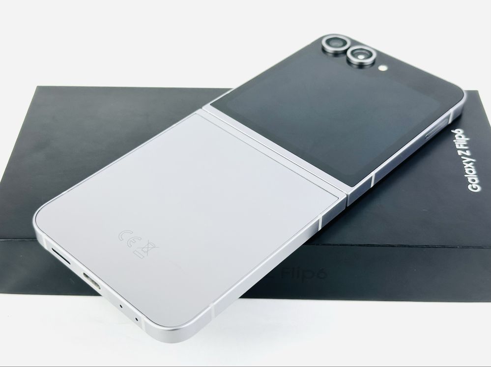 Samsung Galaxy Z Flip 6 256GB 12RAM Silver Shadow Отличен! Гаранция!