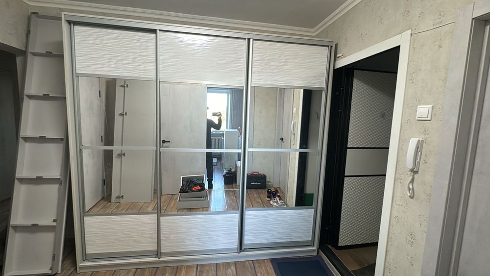 Продам шкаф в прихожую