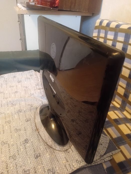 Монитор LG 22d..