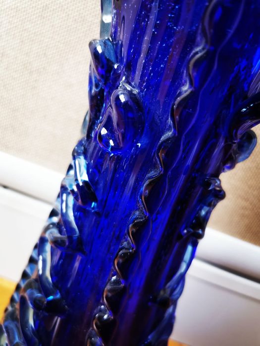 Антикварна кобалтово синя стъклена ваза ръчна духано стъкло орнаменти