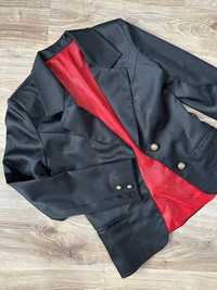 Пиджак в черном цвете с переливом 36 размер
50 000 сум