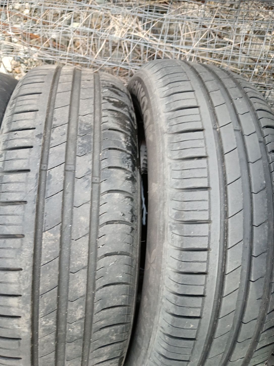 Vând 2 anvelope Vara 175/65 R14aproape Noi