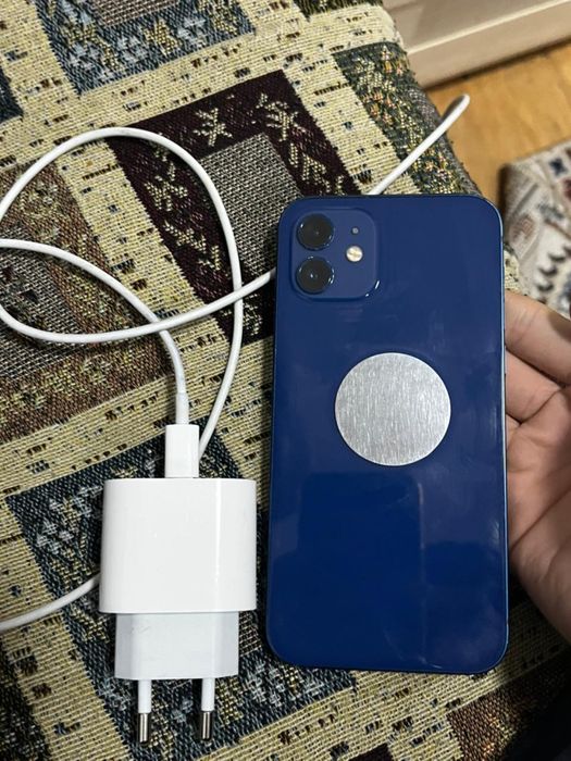 Продам айфон 12.