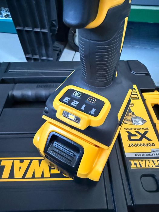 Cheie impact DeWalt DCF900 XR – Set complet nou (2 acumulatori 5Ah)
