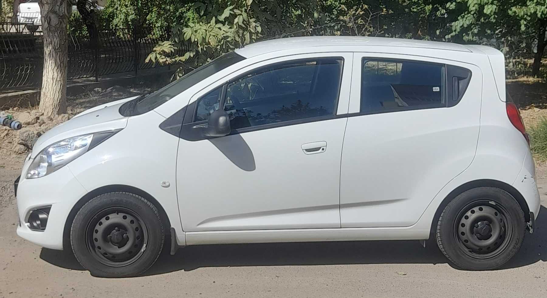 Spark-2/ Yili 2020/ Rangi OQ/ Motor 1,25/ Benzinda yurgan/ 96.000 km.