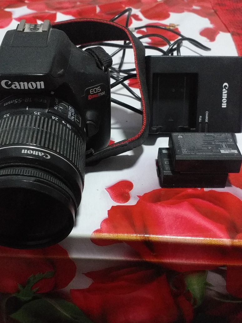 Canon EOSRebel T100.