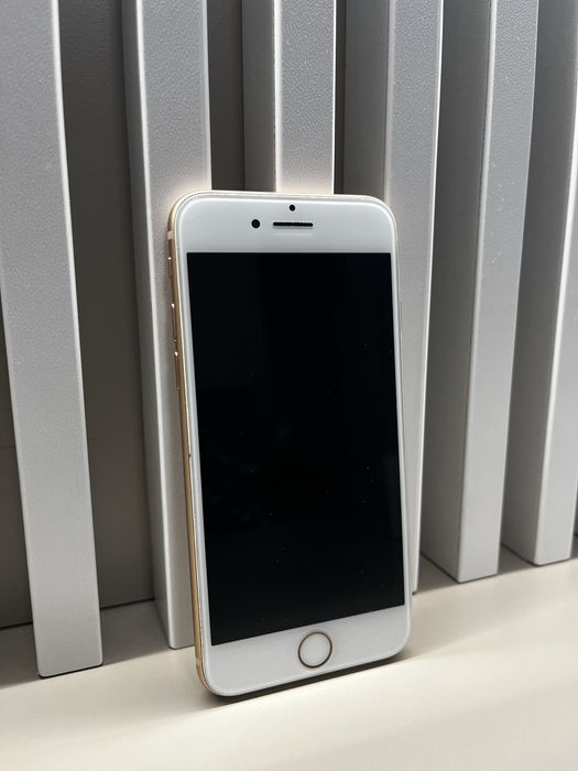 iPhone 8 pink 64 gb + husa (ca nou )