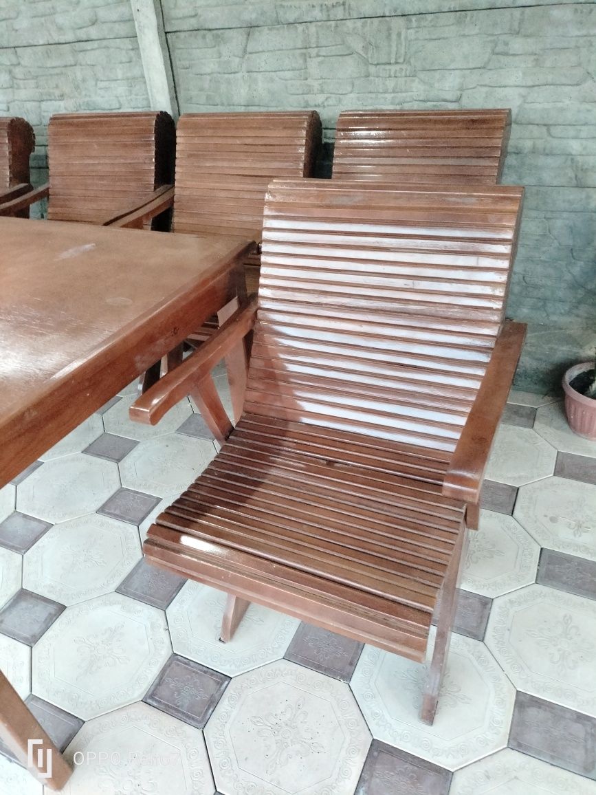 Продается стол со стульями
