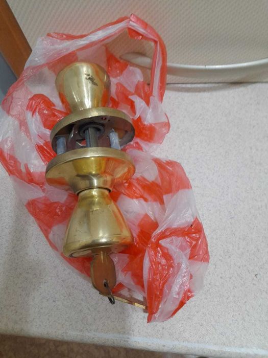 Дверные ручки (позолоченные)