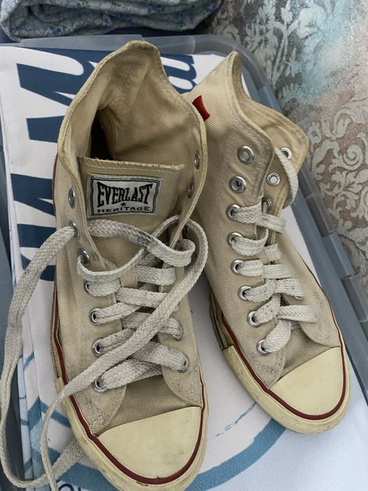 Отдам кеды  за шоколадку