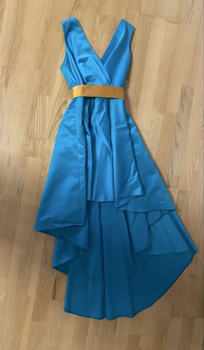 Rochie. Scurta in fata cu trena in spate. Marime38