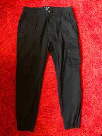 Blugi Bershka pantaloni