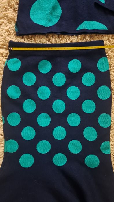 Set costum fusta si pulover