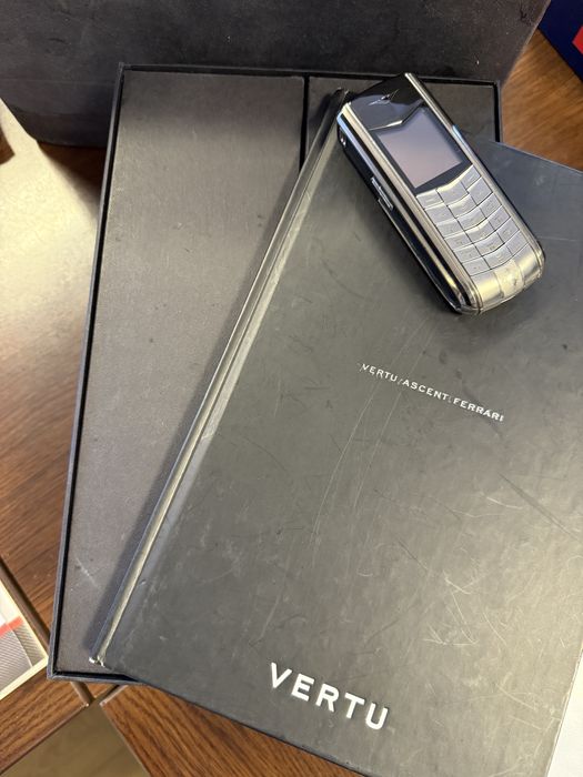 Vertu Ascent Ferrari - editie limitata