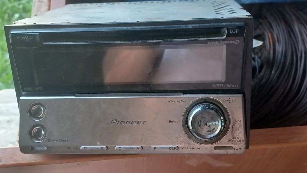 Vând subwoofer și radio cu cd și casetă